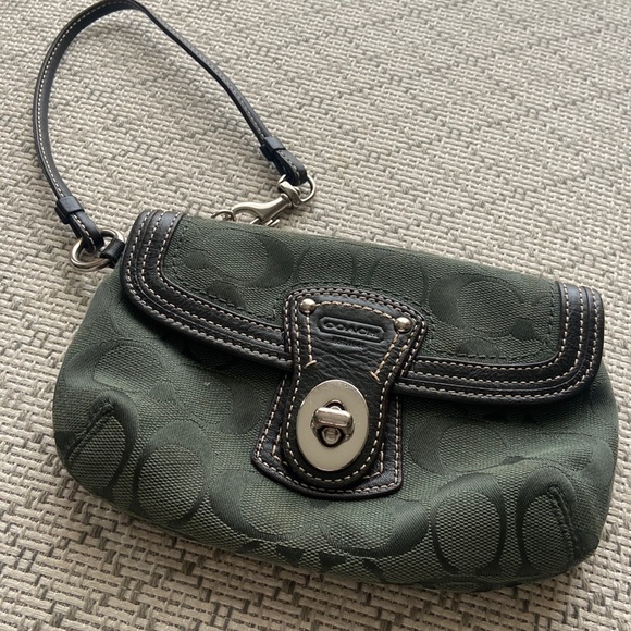 Handbags - Coach Wristlet